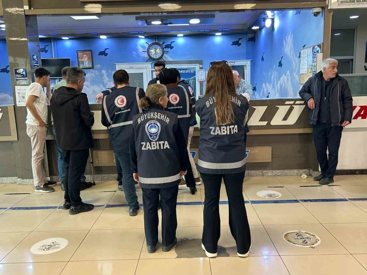 Van&rsquo;da bayram &ouml;ncesi otob&uuml;s terminallerinde bilet denetimi
