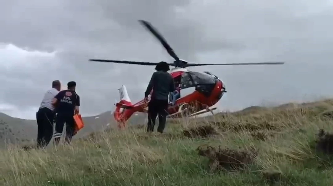 Van’da dağda mahsur kalan şahıs helikopter ambulansla kurtarıldı
