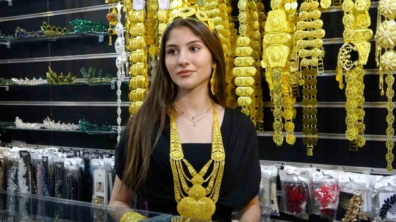 Van’da düğünlerin yeni gözdesi: İmitasyon takılar
