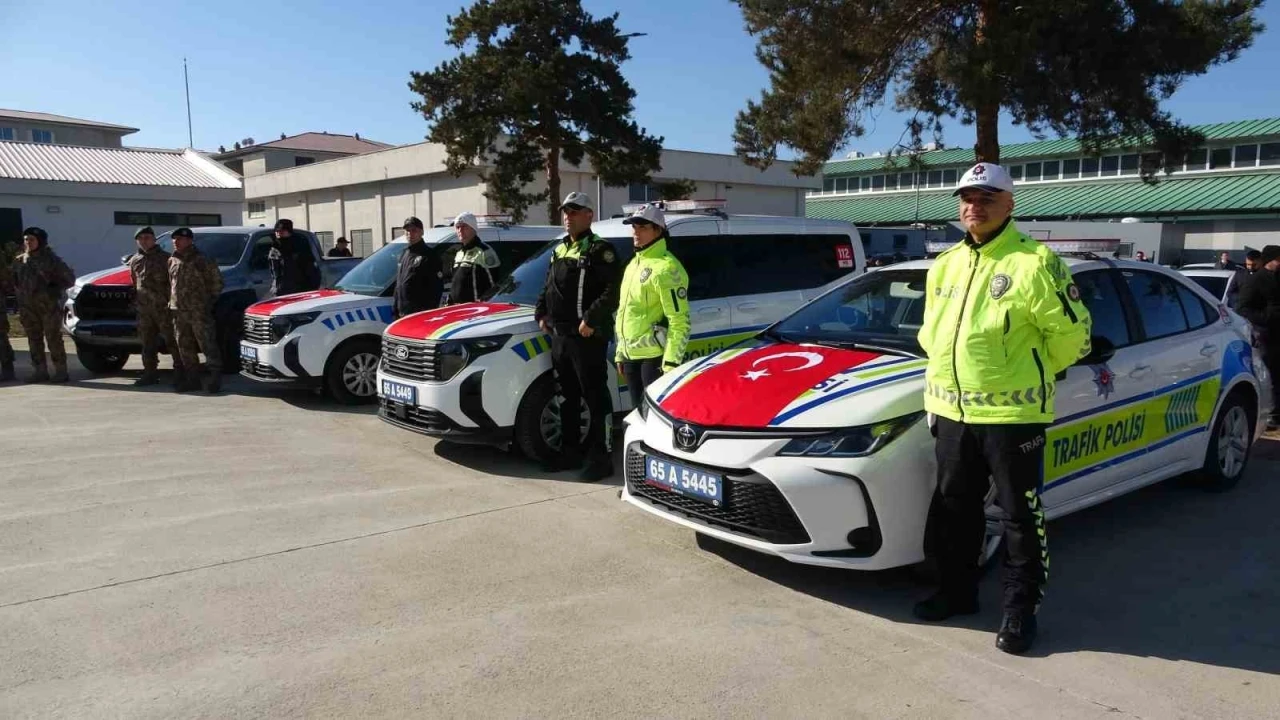 Van&rsquo;da emniyet b&uuml;nyesine alınan yeni ara&ccedil;lar t&ouml;renle teslim edildi
