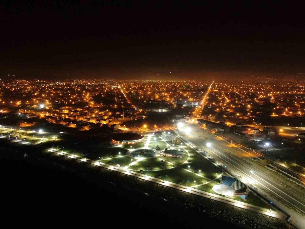 Van’da gece ve gündüz birbirinden ayrı güzel
