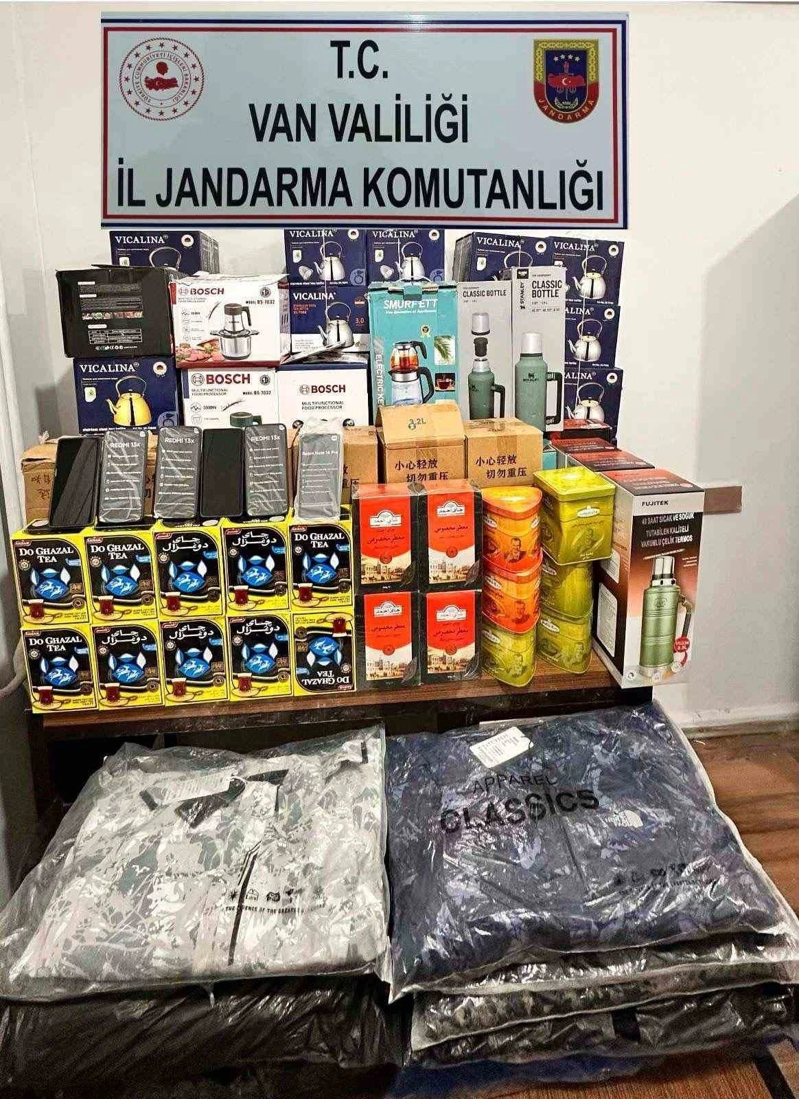 Van’da gümrük kaçağı malzemeler ele geçirildi
