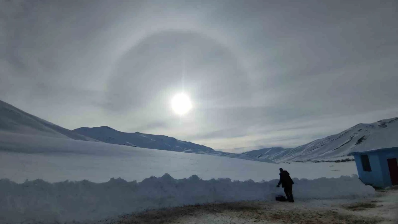 Van&rsquo;da g&uuml;neşin etrafını saran hale g&ouml;rsel ş&ouml;len oluşturdu
