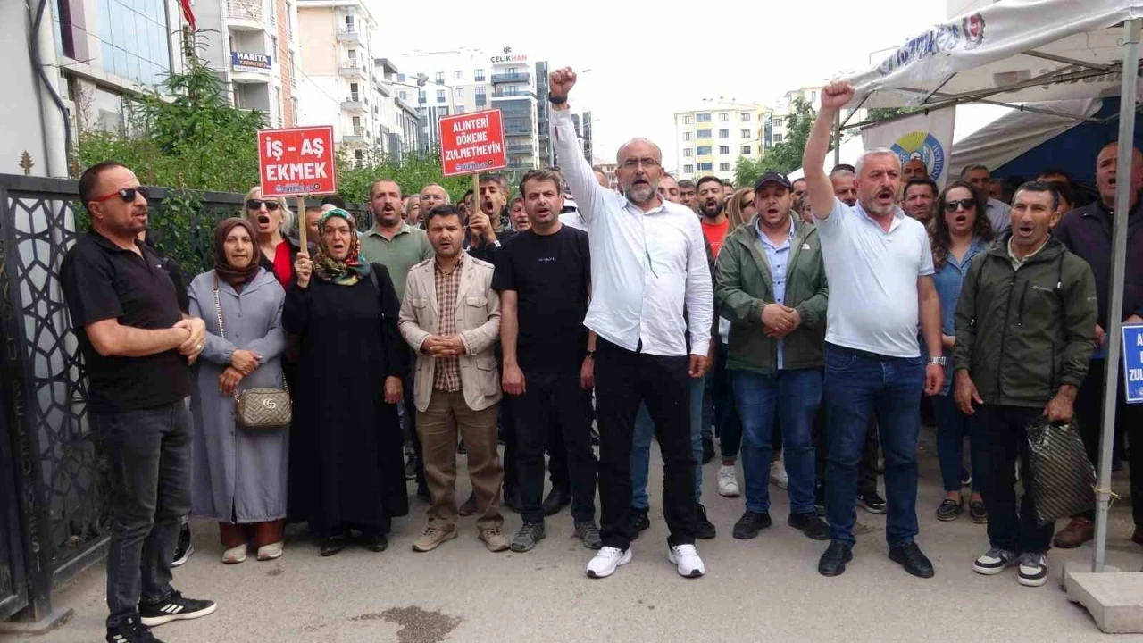 Van’da işten çıkarılan işçiler: &quot;Bayram şekeri alamayacak duruma geldik&quot;
