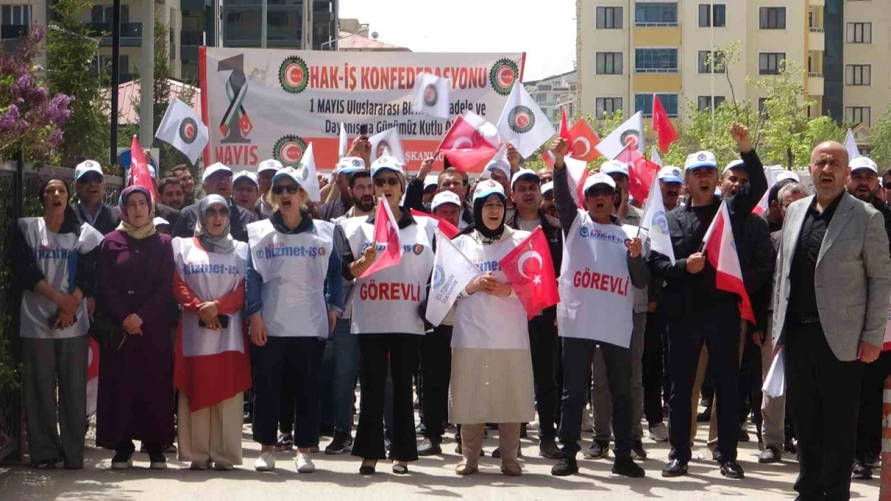 Van’da işten çıkarılan işçilerin buruk ‘1 Mayıs’ kutlaması
