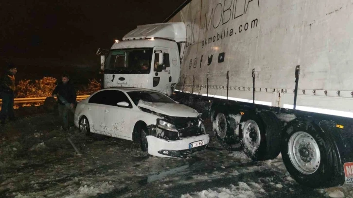 Van’da kar yağışı kazayı beraberinde getirdi