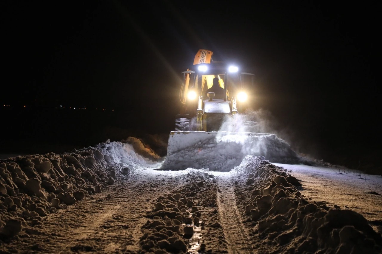 Van&rsquo;da kardan dolayı kapanan 625 yoldan 469&rsquo;u a&ccedil;ıldı
