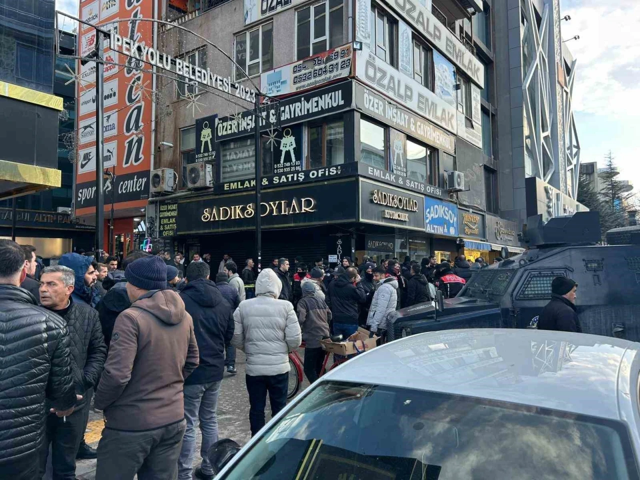 Van&rsquo;da kuyumcunun altın ve paralarla kayıplara karıştı iddiası
