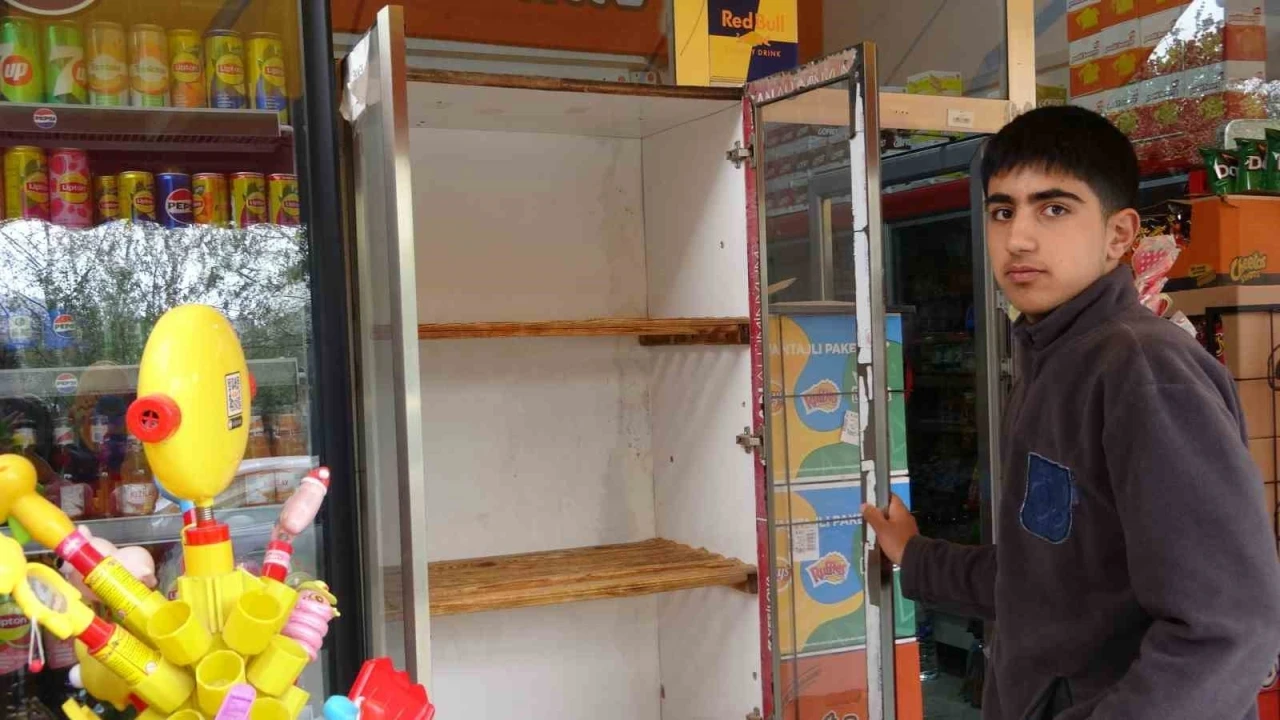 Van’da market ve bakkalların ekmek dolapları boş kaldı
