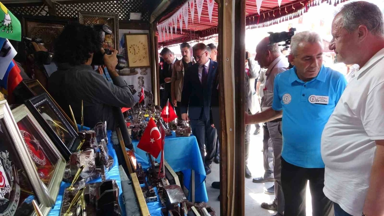 Van’da &quot;İşyurtları Ürün ve El Sanatları Fuarı&quot; kapılarını açtı
