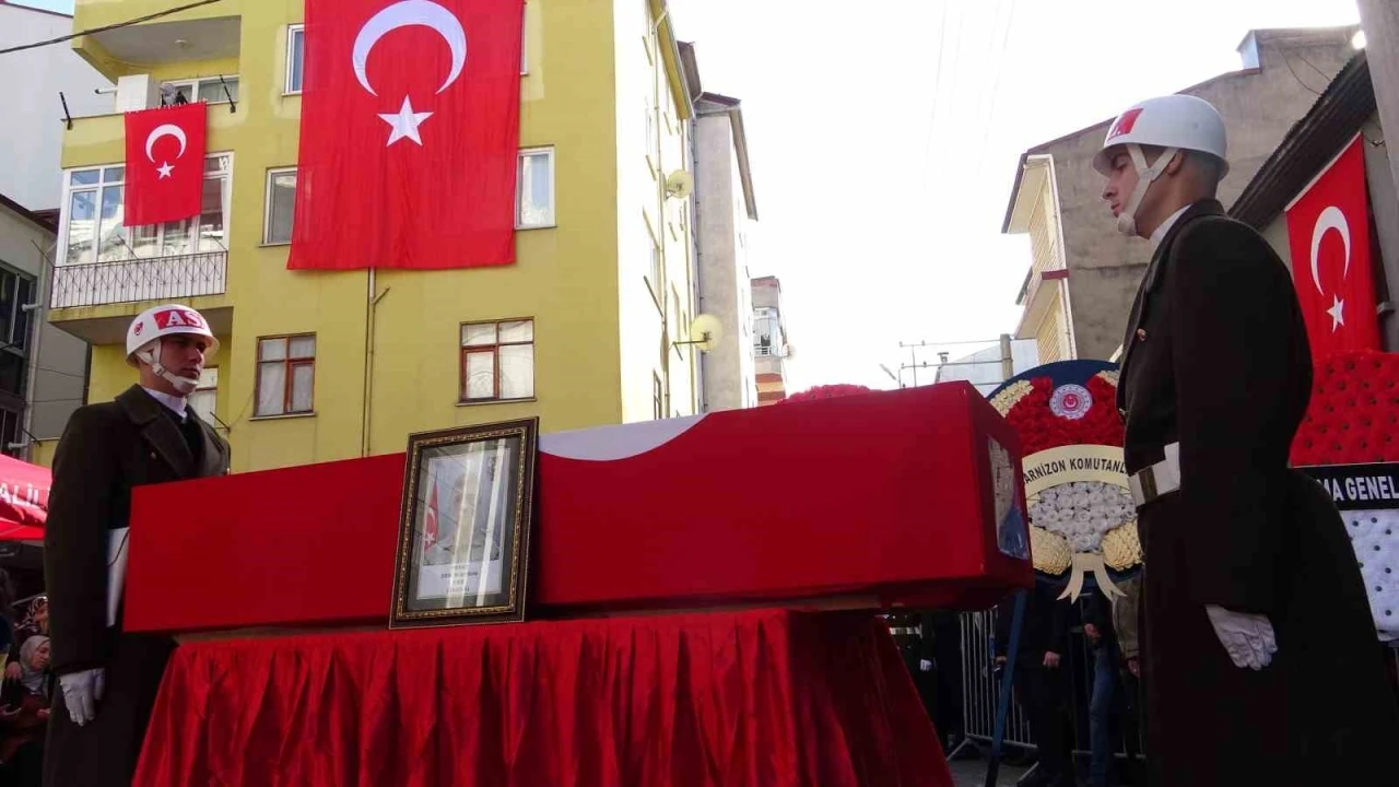 Van&rsquo;da rahatsızlanarak hayatını kaybeden asker, memleketi Giresun&rsquo;da toprağa verildi
