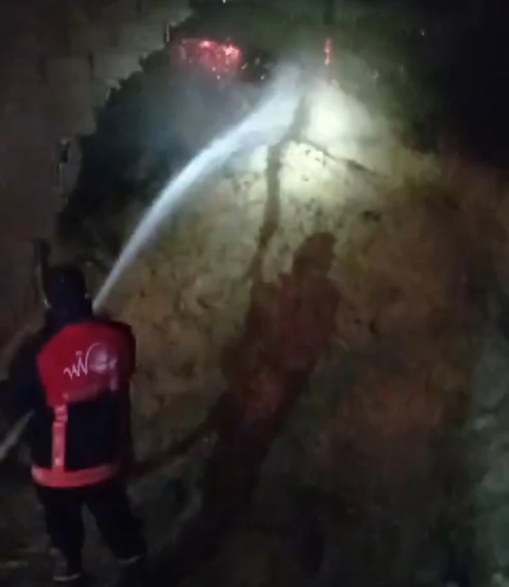 Van’da samanlık yangını