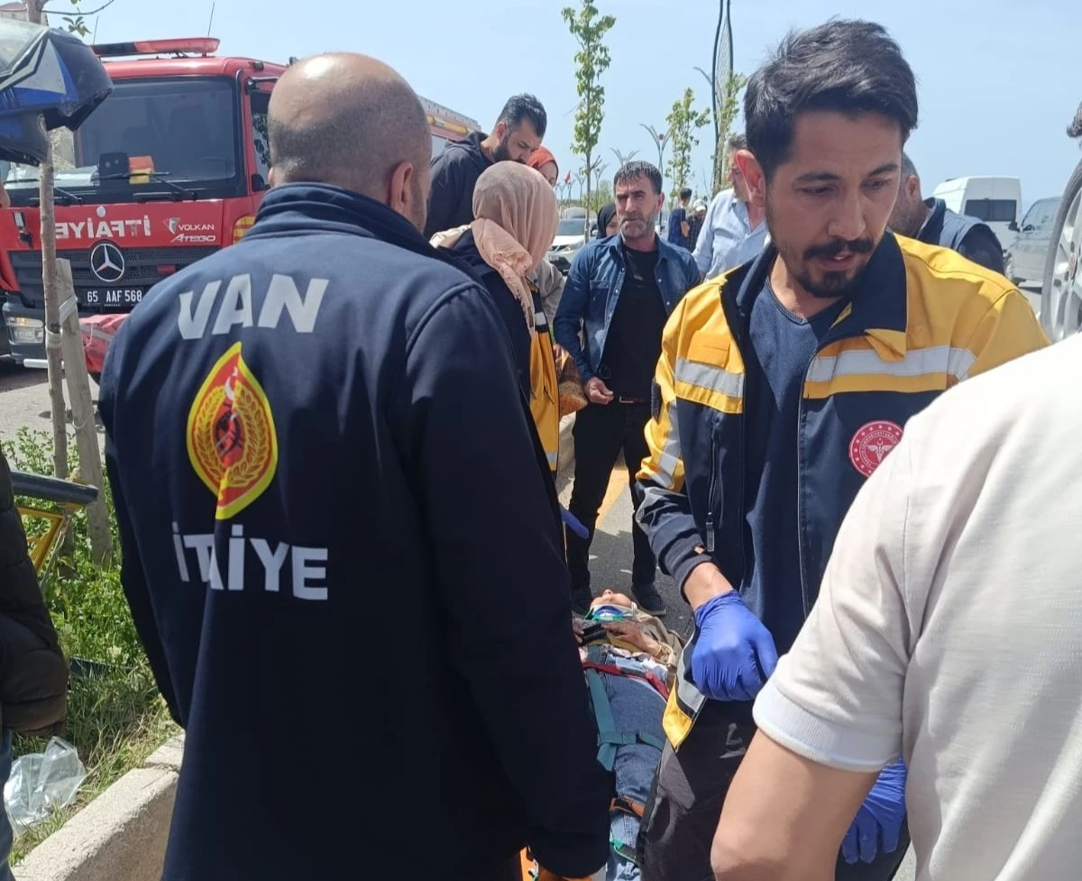Van’da trafik kazası: 3 yaralı

