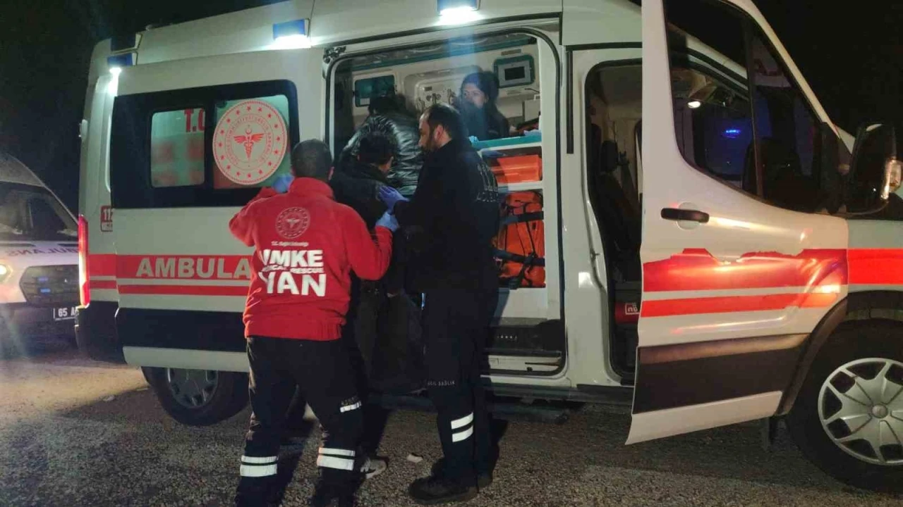 Van’da yolcu otobüsü devrildi: 28 yaralı
