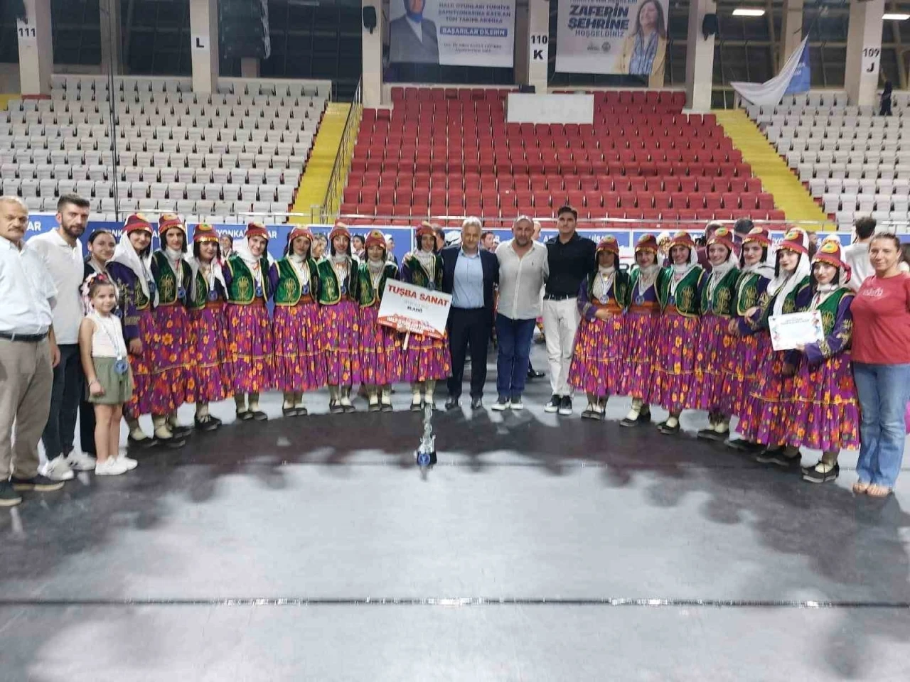 Van Halkoyunları ekibi Türkiye ikincisi oldu
