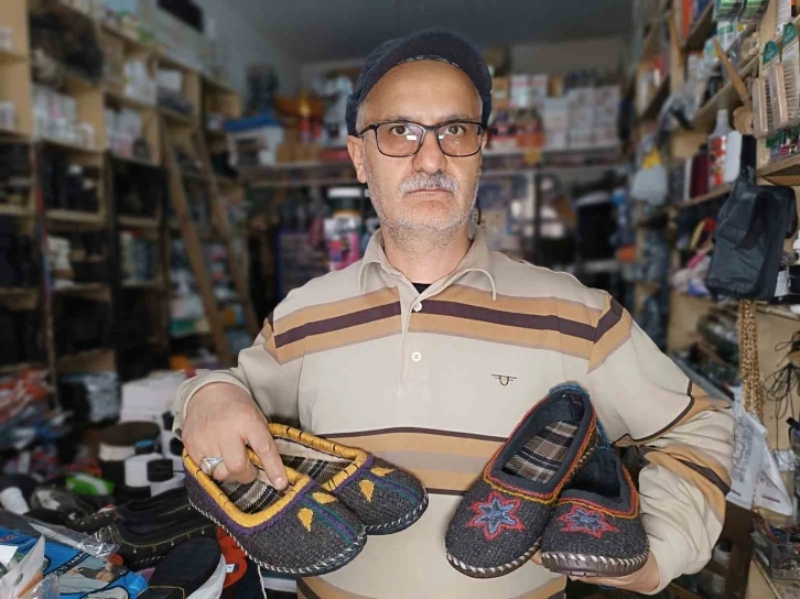 Van&rsquo;ın asırlık ayakkabısı usta ellerde hayat buluyor
