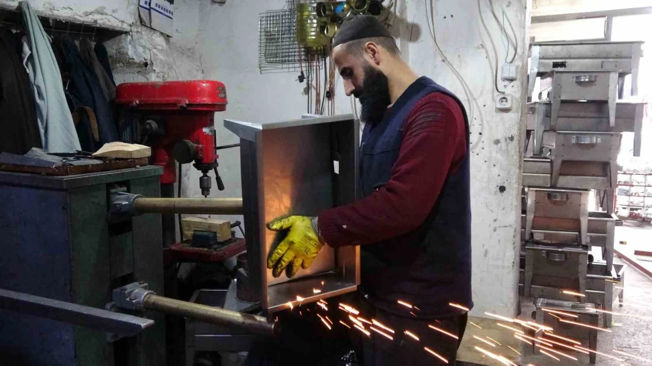 Van’ın tarihi çarşısında mangal ve semaver üretimi arttı
