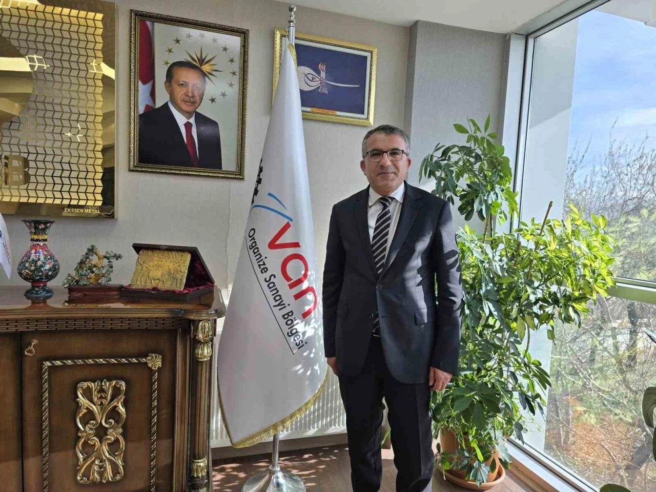 Van OSB Başkanı Memet Aslan&rsquo;dan sınır kapısı &ccedil;ağrısı: "Gelincik ve &Ccedil;illi kapıları b&ouml;lge sanayisi i&ccedil;in hayati &ouml;nem taşıyor"
