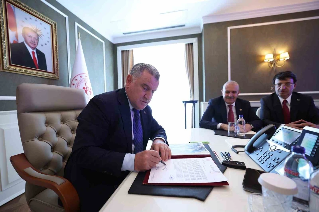 Van Stadyumu ve Yaşam Kompleksi i&ccedil;in imzalar atıldı
