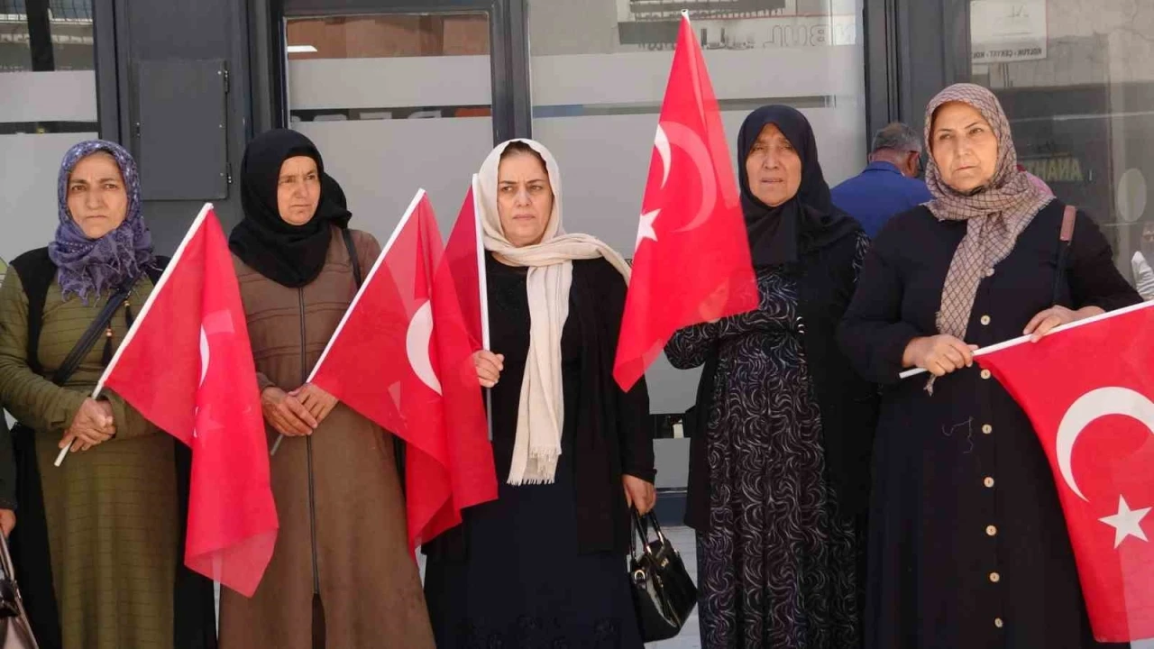 Vanlı aileler: &quot;Artık bu ülkede şehit haberleri almak istemiyoruz&quot;
