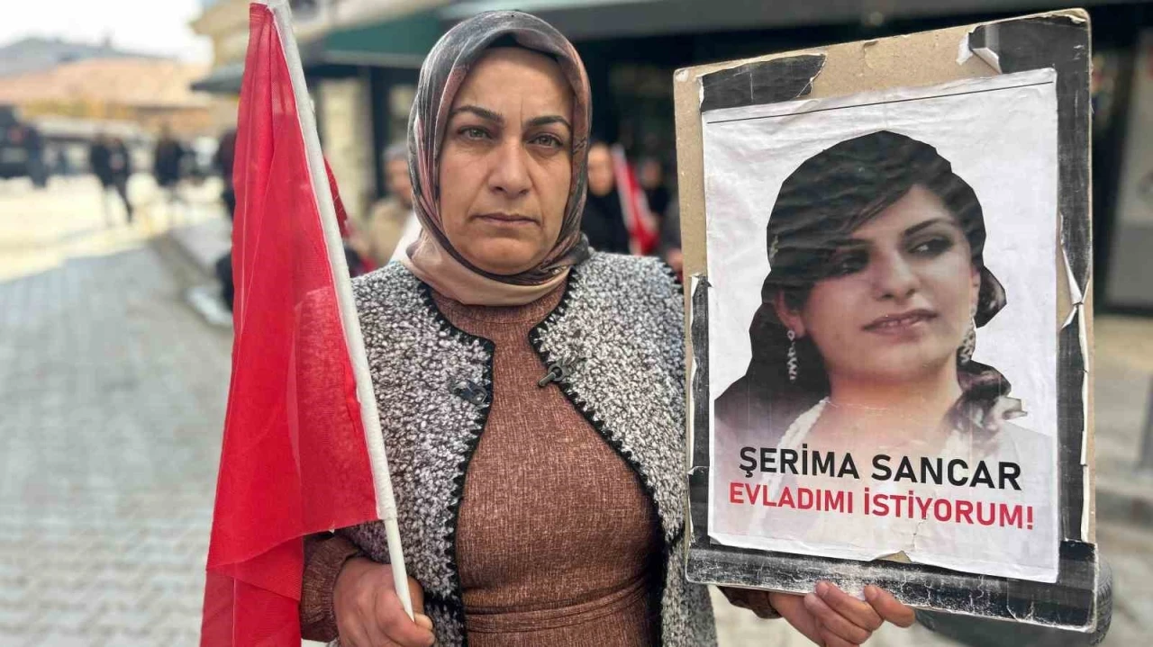 Vanlı anne: "Artık evlatlarımızı değil, silahları gömsünler"
