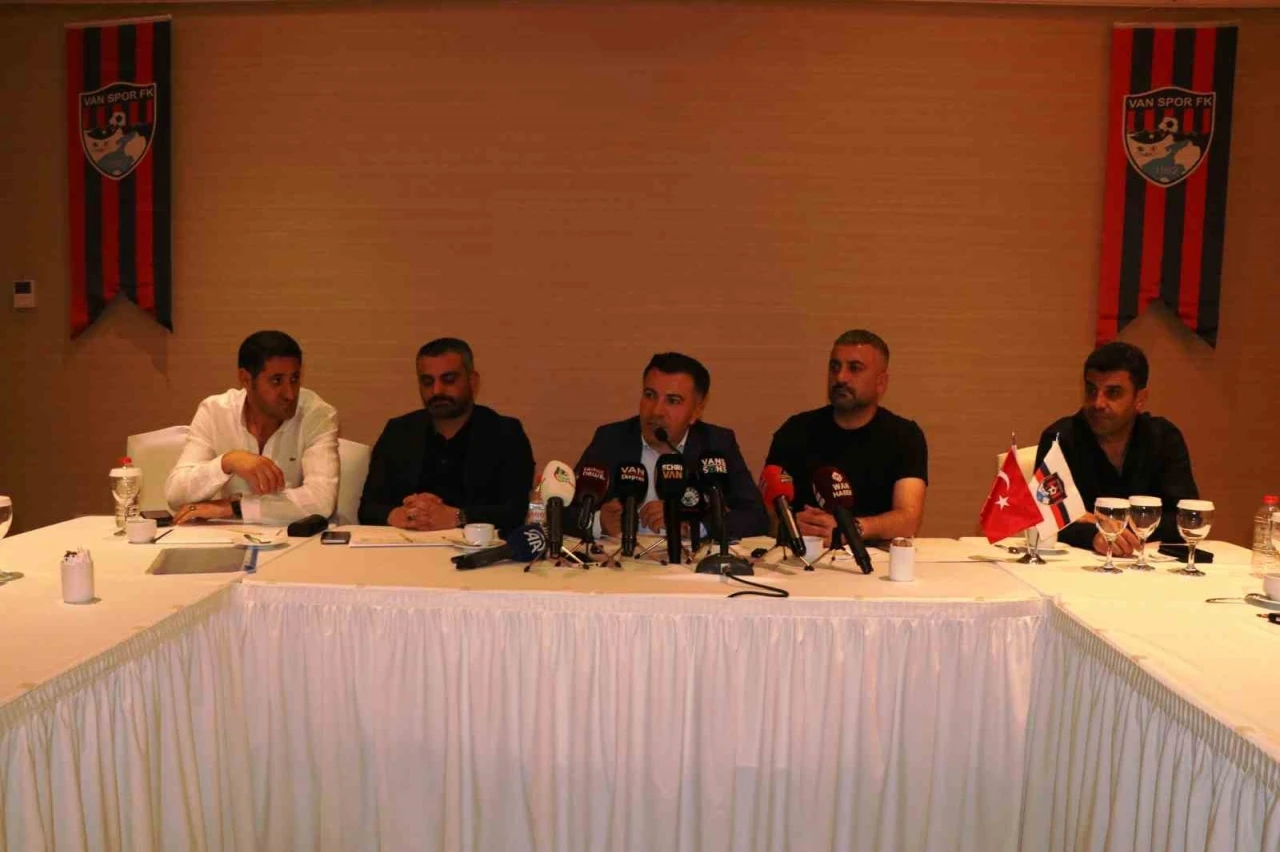 Vanspor yönetimi basınla bir araya geldi
