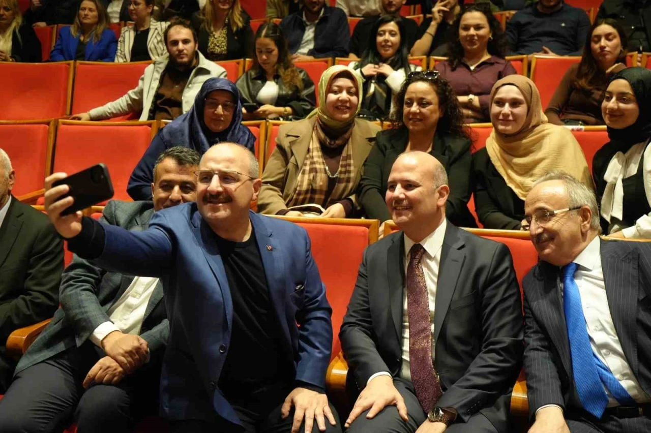 Varank: &quot;Türkiye’nin şu anda yaşadığı en büyük sıkıntılardan bir tanesi sağlıklı bir muhalefetin olmayışı&quot;
