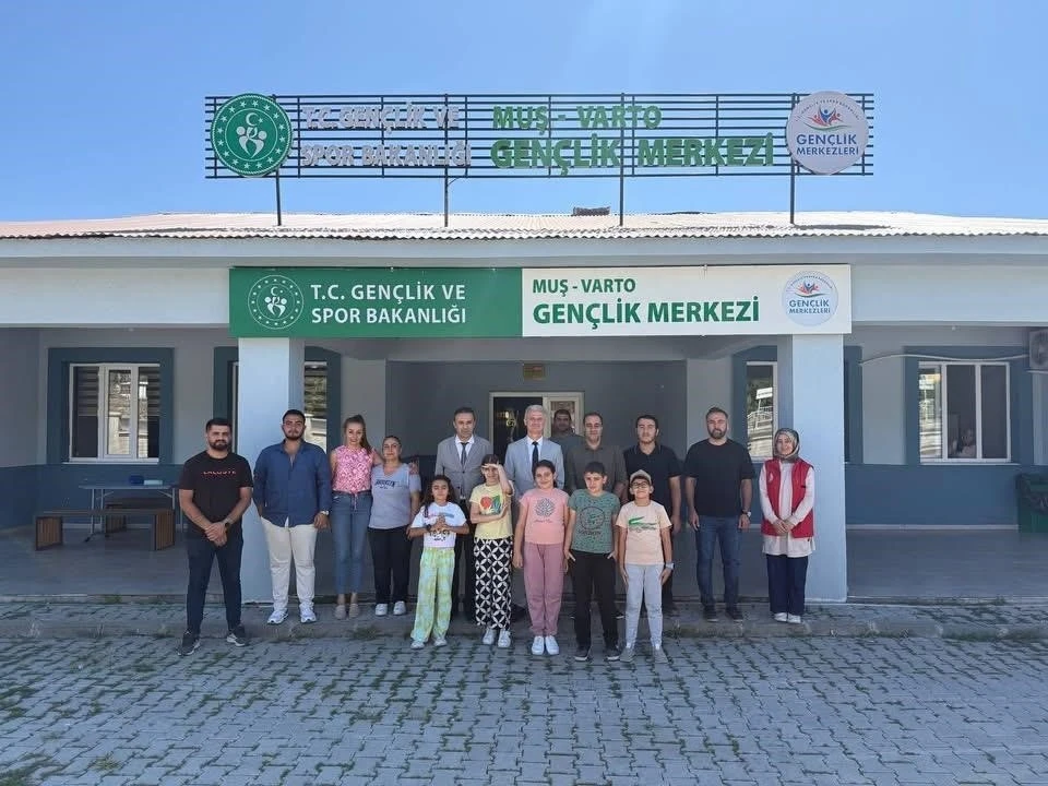 Varto’daki spor tesisleri gençlerle dolup taşıyor
