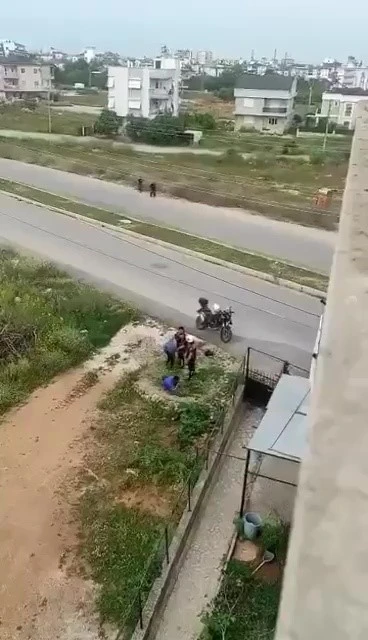 Vatandaşı darbeden polis memurlarına görevden uzaklaştırma
