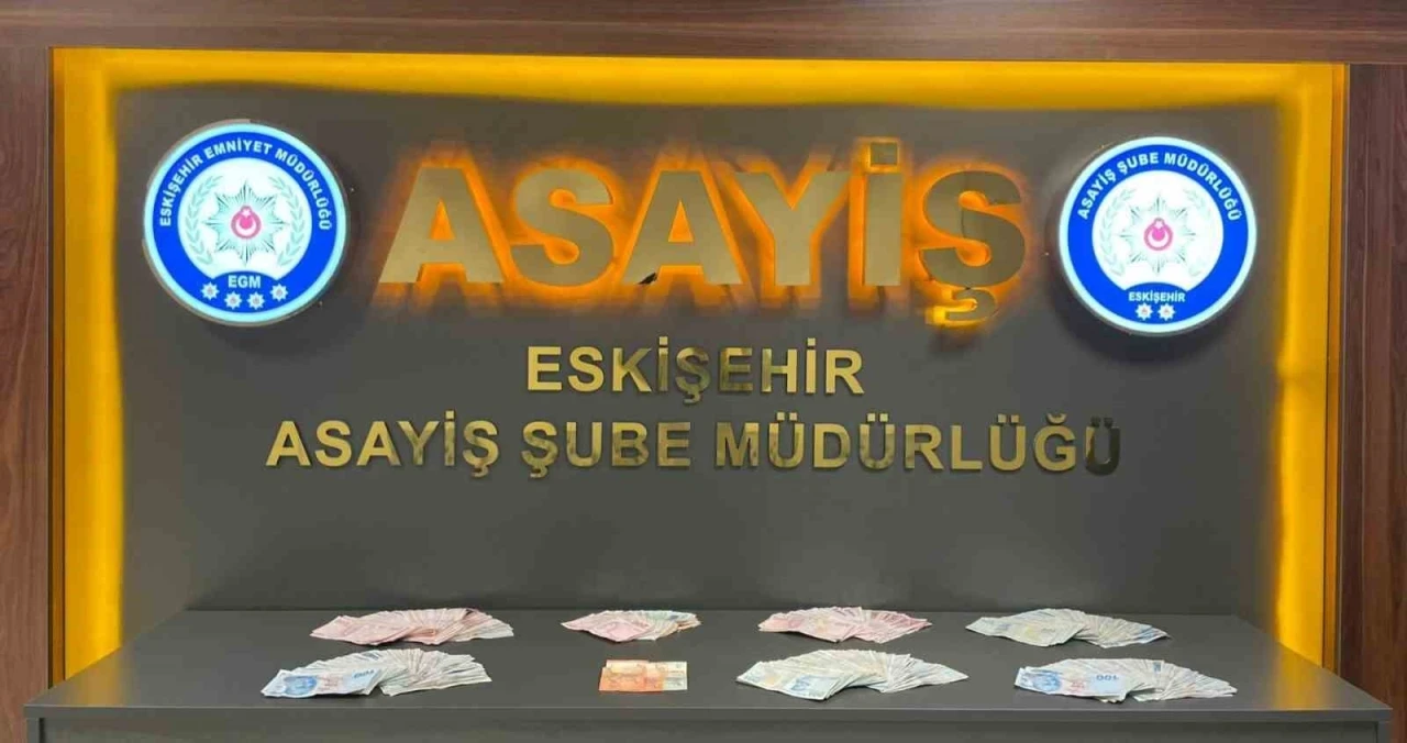 Vatandaşın 508 bin TL&rsquo;lik ziynet eşyasını dolandıran ş&uuml;pheli, Eskişehir girişinde yakalandı
