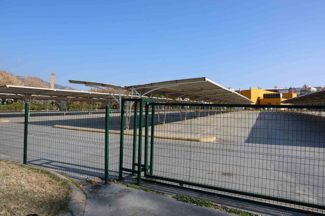 Vatandaşın &uuml;cretsiz kullandığı otopark kapatıldı
