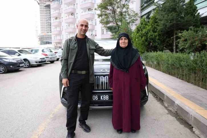 Vatandaşlar, Ke&ccedil;i&ouml;ren Belediye Başkanı Altınok&rsquo;un arabası TOGG&rsquo;u kullanıyor
