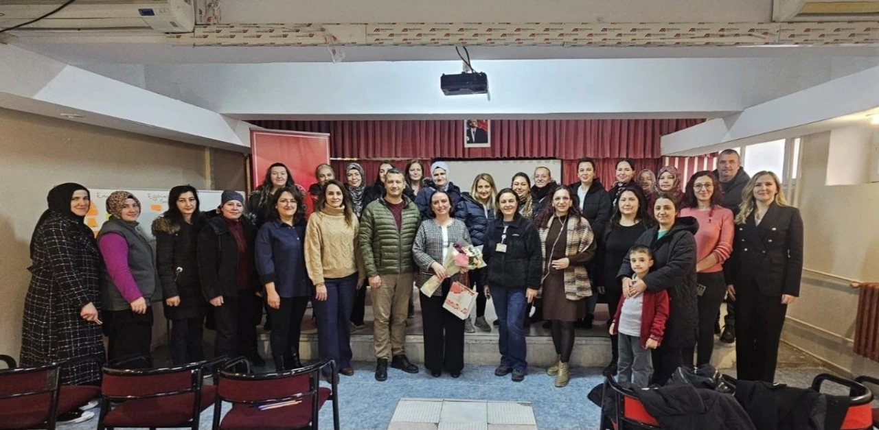 Velilere Y&ouml;nelik &rsquo;Ailede Hayat Boyu &Ouml;ğrenme&rsquo; semineri ger&ccedil;ekleştirildi
