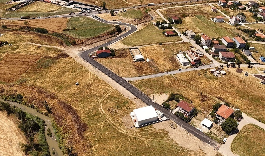 Velimeşe&rsquo;de alternatif yol trafiğe a&ccedil;ıldı
