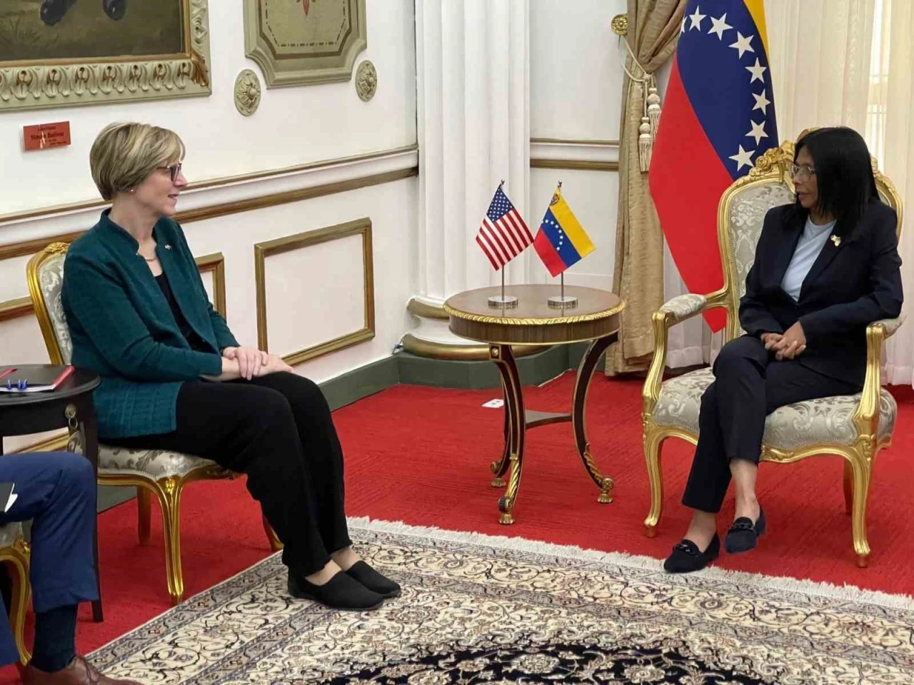 Venezuela Ge&ccedil;ici Devlet Başkanı Rodriguez, ABD&rsquo;li temsilciyle g&ouml;r&uuml;şt&uuml;
