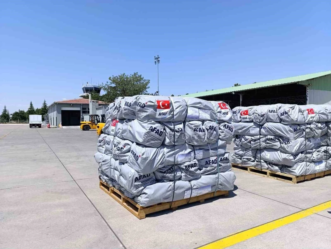 Venezuela&rsquo;ya 30 ton insani yardım malzemesi g&ouml;t&uuml;r&uuml;ld&uuml;

