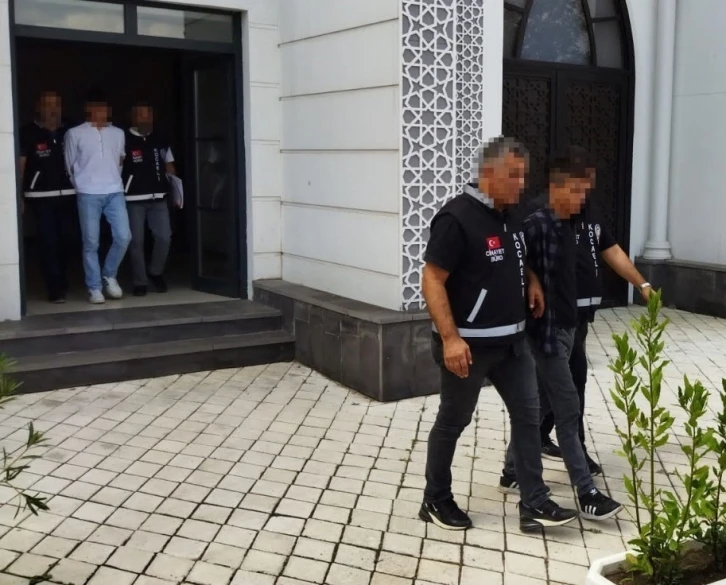 Veresiye alkol vermeyen yaşlı adamı kalbinden bı&ccedil;aklamışlardı, sanıklar hakim karşısında
