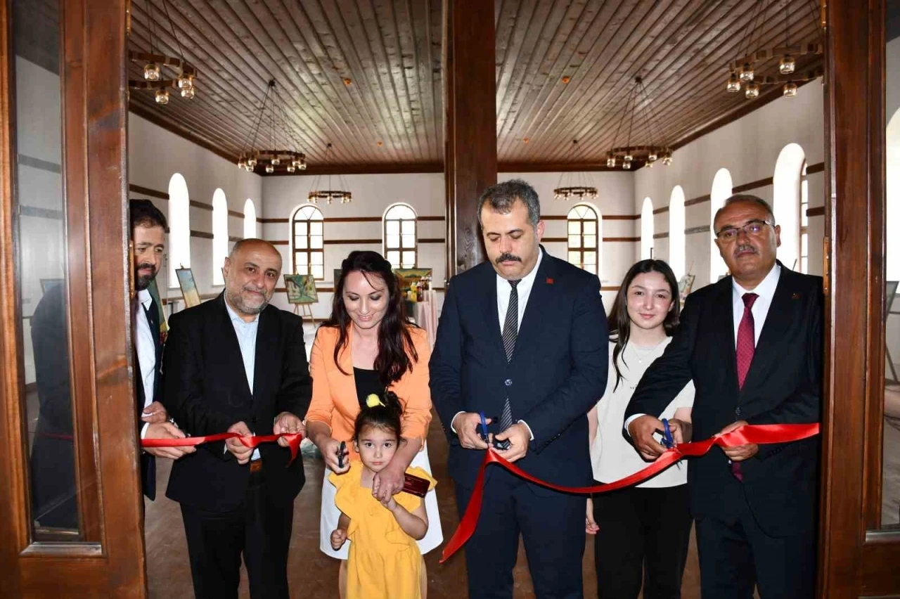 Vezirk&ouml;pr&uuml;&rsquo;de &ouml;zel sergi
