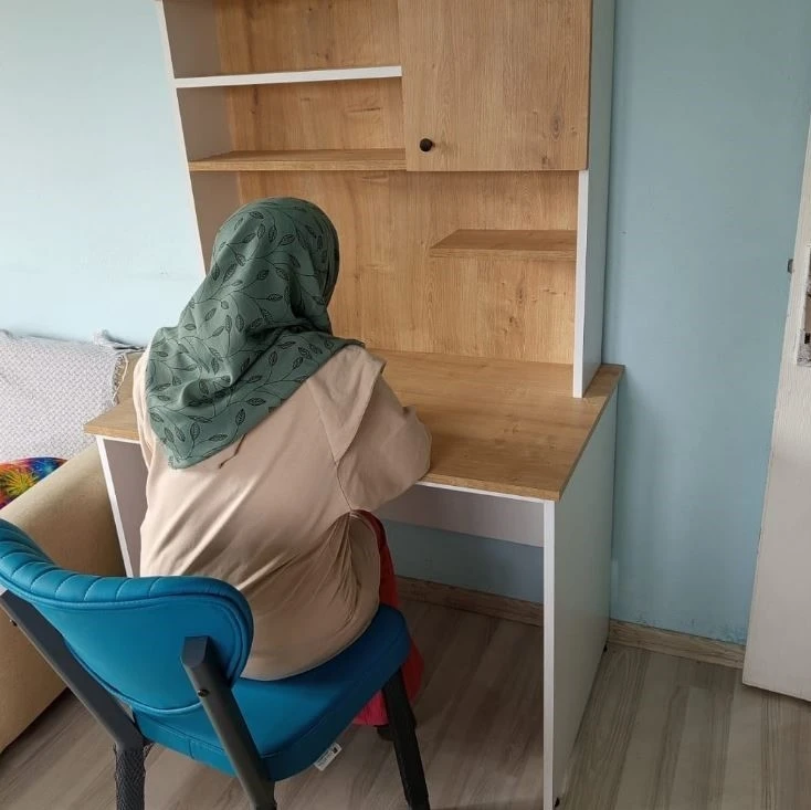 Vezirköprü SYDV’den eğitimde fırsat eşitliğine katkı: &quot;Evimizin sıcak köşesinde her masa, bir sınıf&quot;
