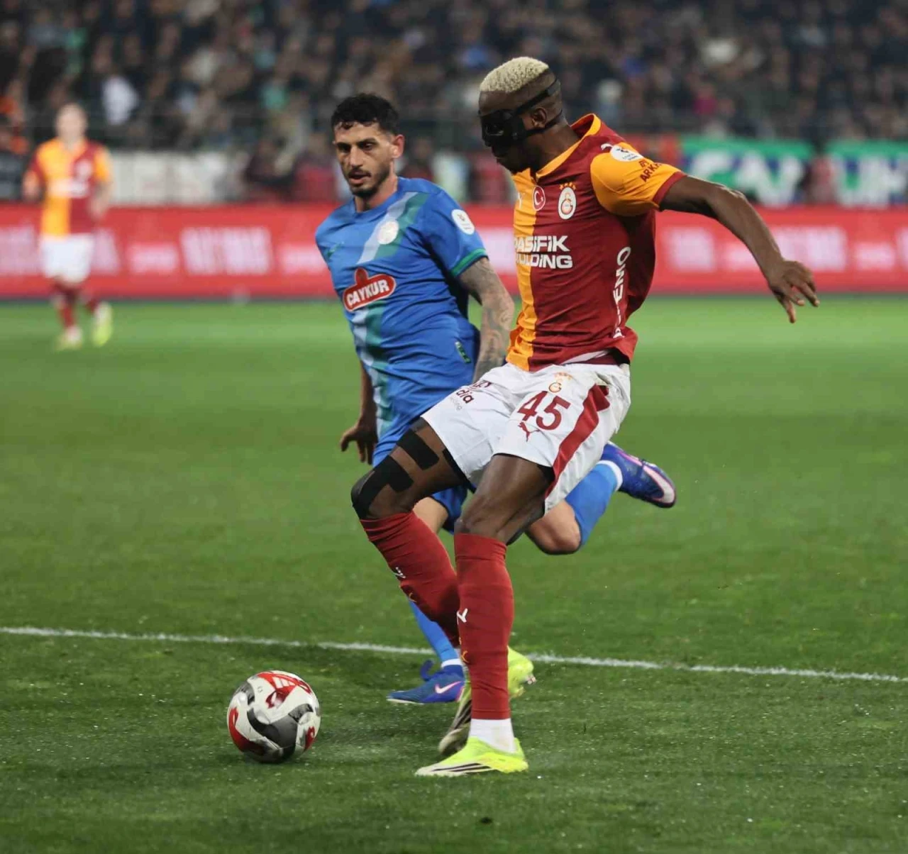 Victor Osimhen, bu sezonki gol sayısını 15&rsquo;e &ccedil;ıkardı
