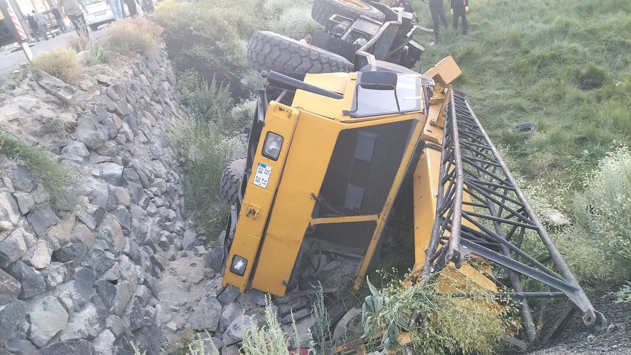 Vinç operatörü kurtulmaya çalışırken canından oldu
