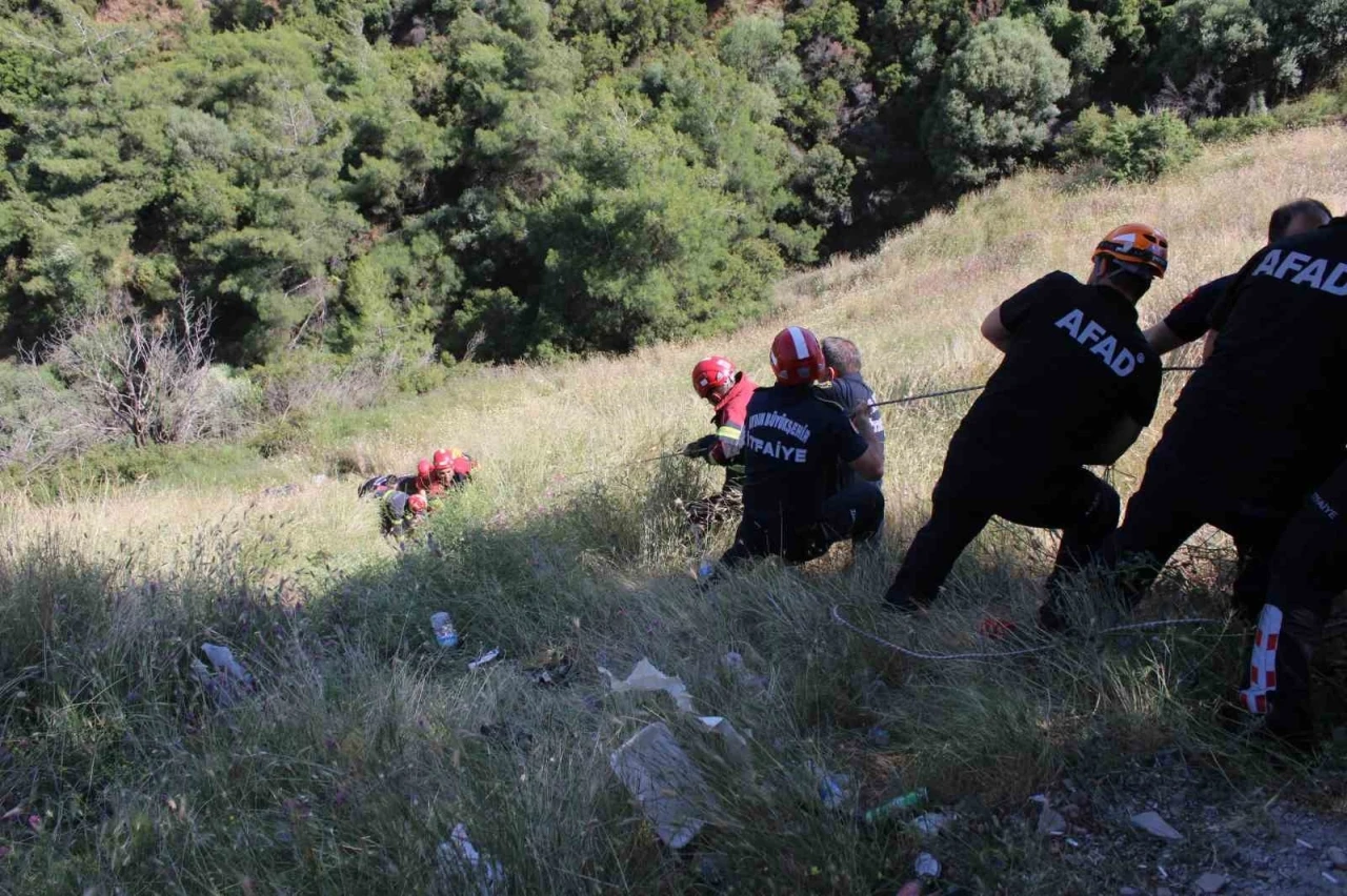Virajı alamayan motosiklet uçuruma yuvarlandı
