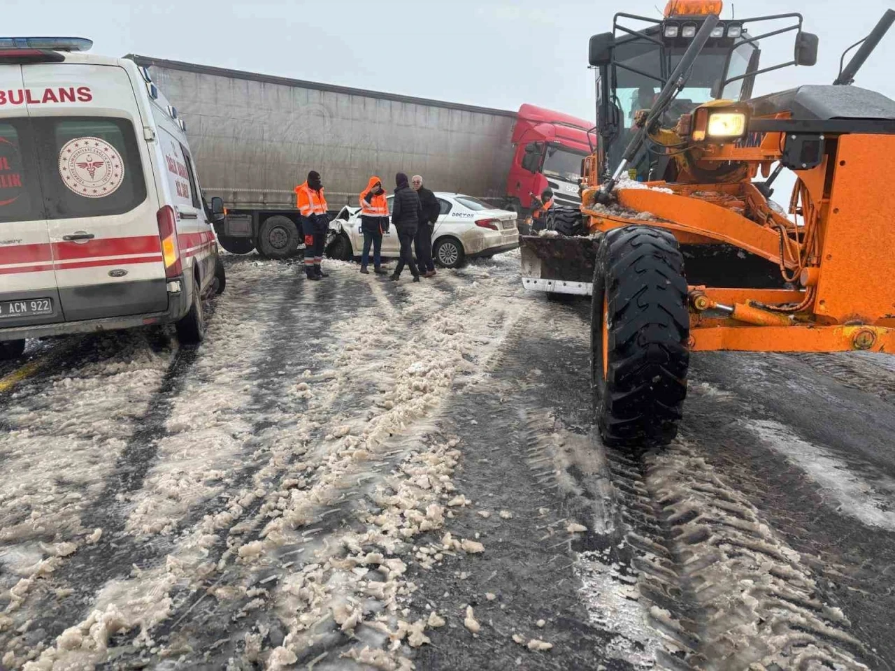 Viranşehir-Diyarbakır yolunda zincirleme kaza: 4 yaralı
