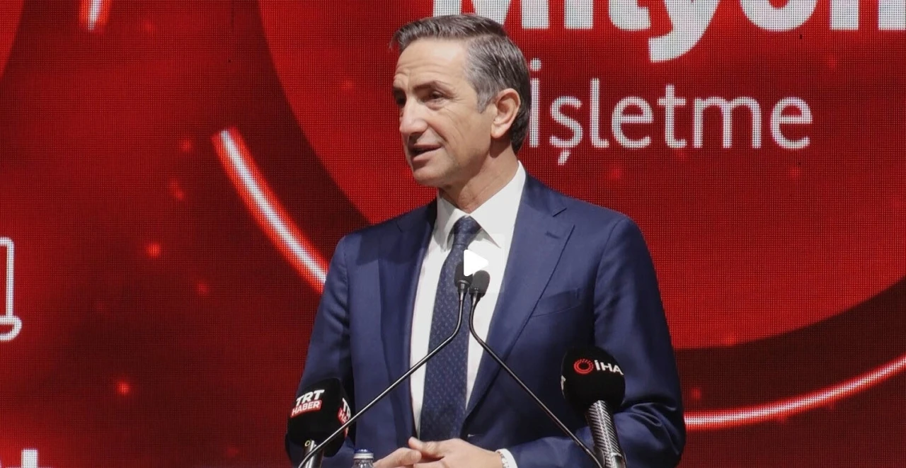 Vodafone T&uuml;rkiye CEO&rsquo;su Aksoy: "1 Nisan itibarıyla 5G&rsquo;yi m&uuml;şterilerimize ulaştıracağız"
