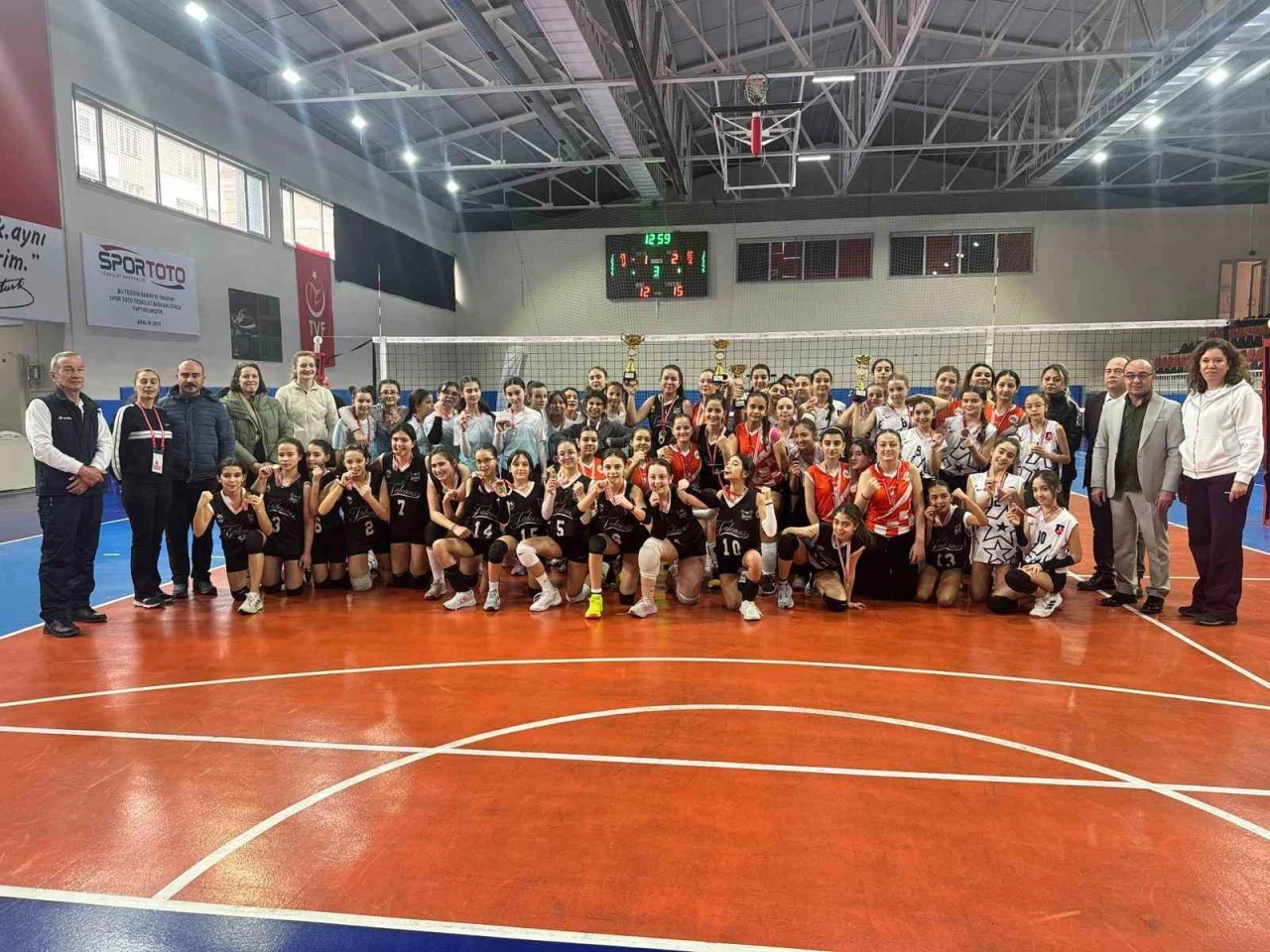 &rsquo;Voleybol K&uuml;&ccedil;&uuml;k Kız M&uuml;sabakaları&rsquo; tamamlandı
