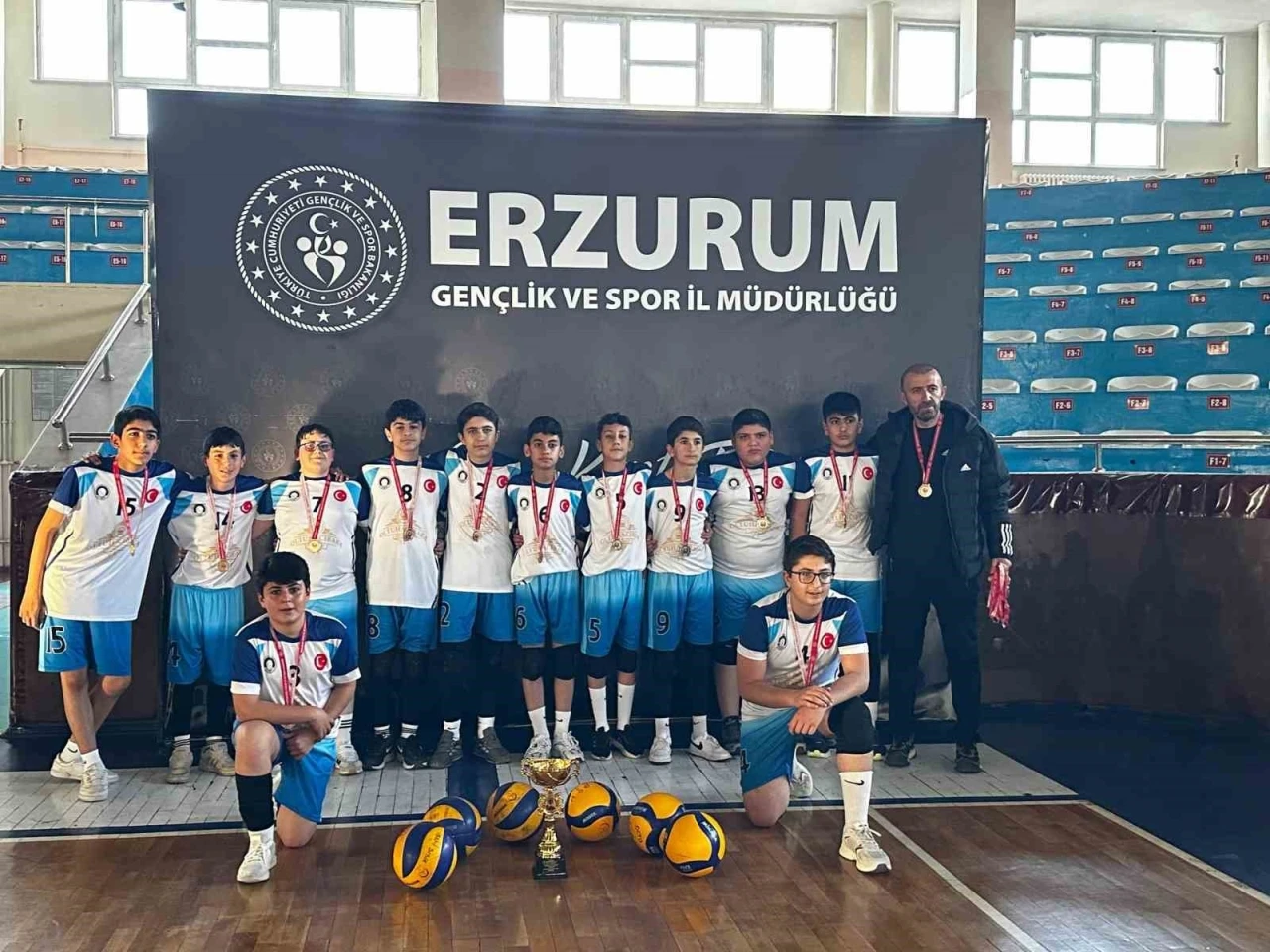 Voleybolda Erzurum Şampiyonu Oltu Cumhuriyet Ortaokulu
