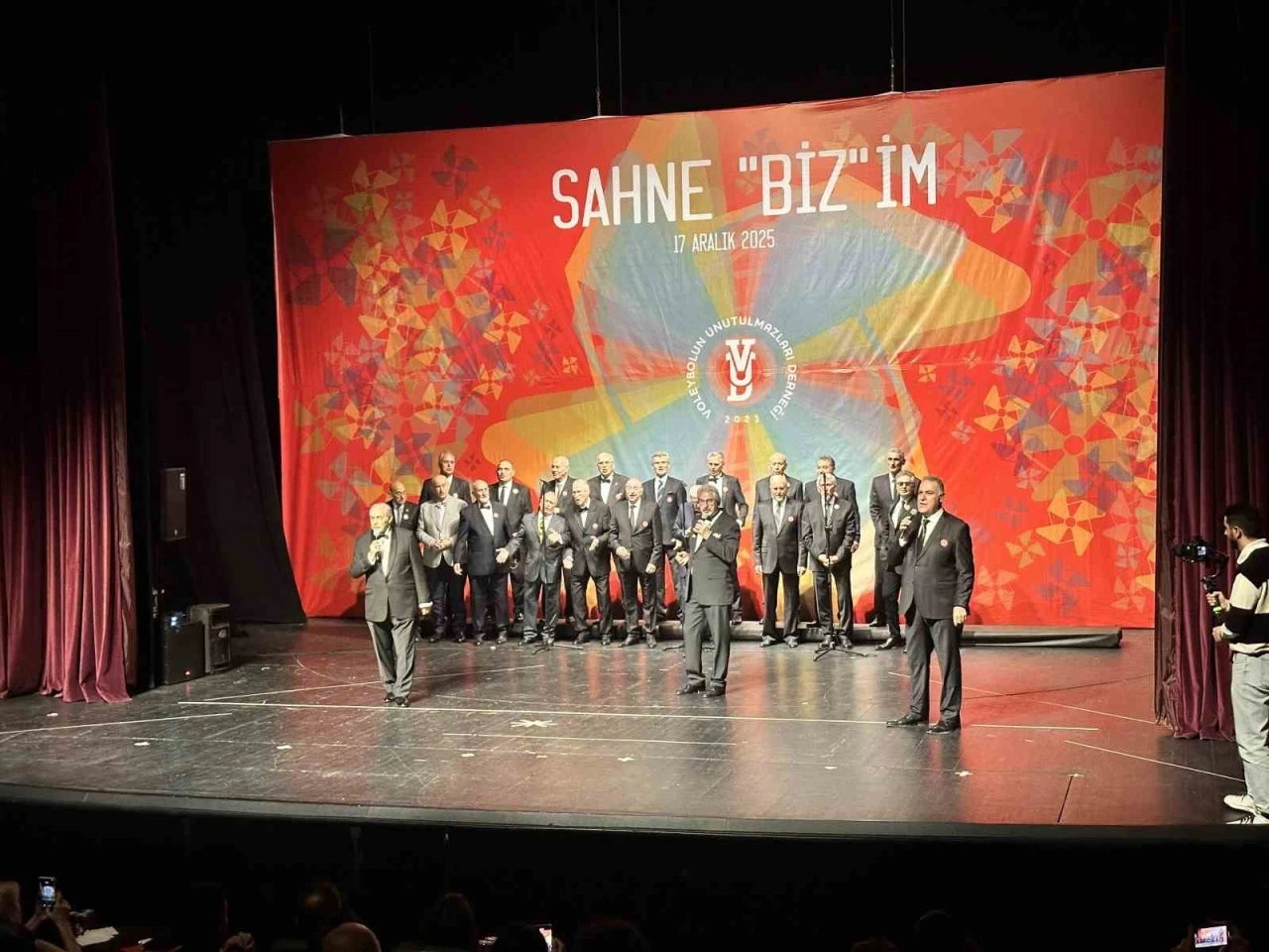 Voleybolun Unutulmazları Derneği&rsquo;nden anlamlı gece
