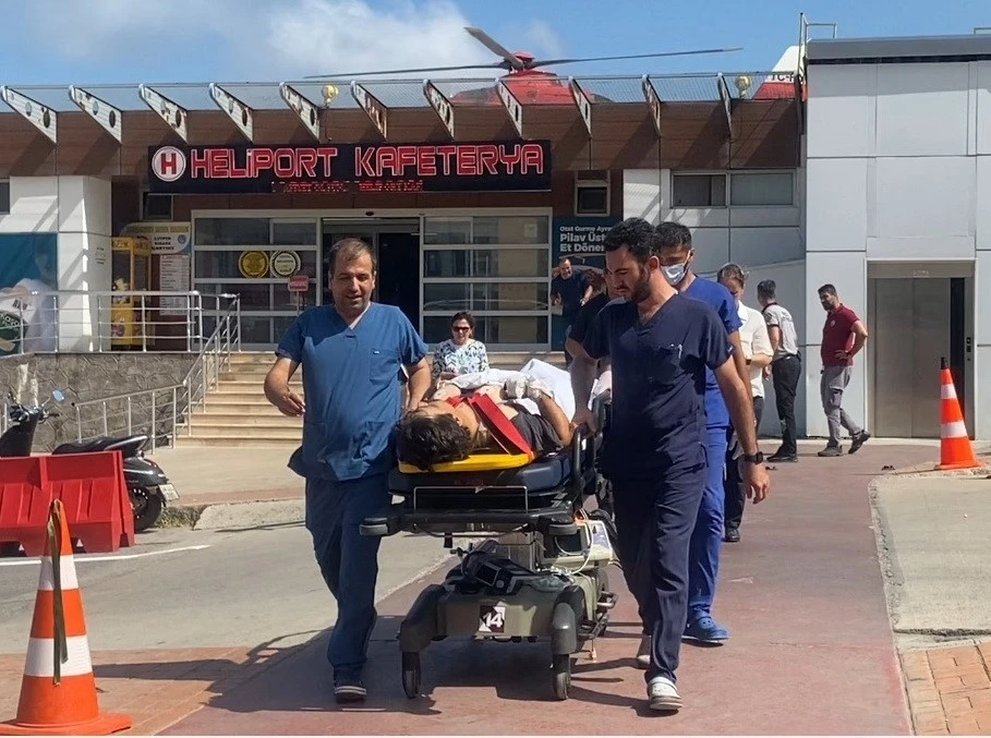 Vurulan gemideki iki yaralı m&uuml;rettebat Samsun&rsquo;a getirildi
