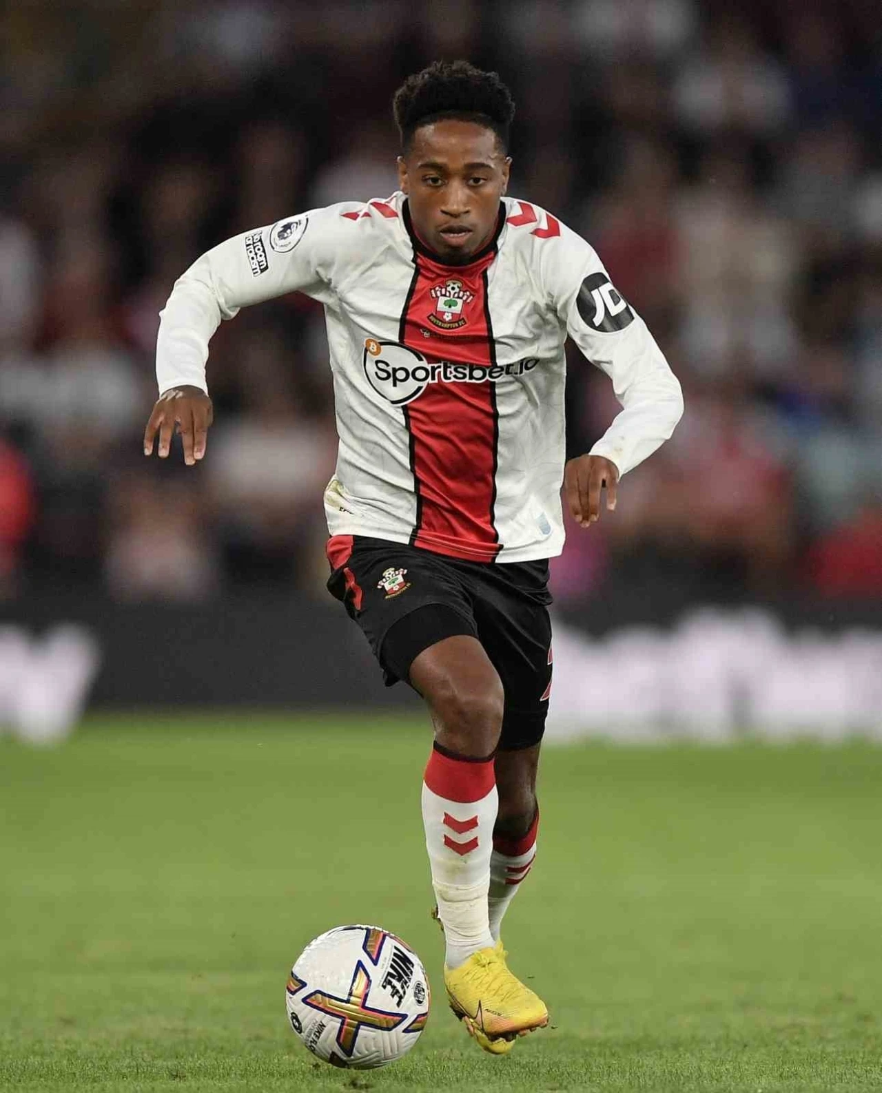 West Ham United, Kyle Walker-Peters’ı transfer etti
