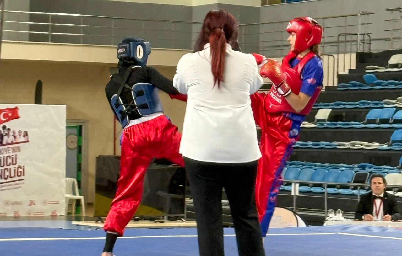 Wushu Kung-Fu’da iki gümüş madalya kazandılar
